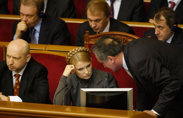 Первый вице-премьер Украины Александр Турчинов и глава правительства Украины Юлия Тимошенко. Архив