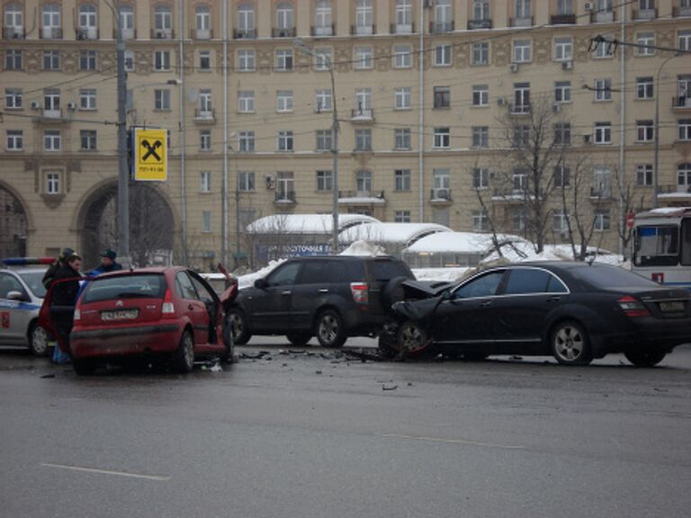 Авария на площади Гагарина в Москве