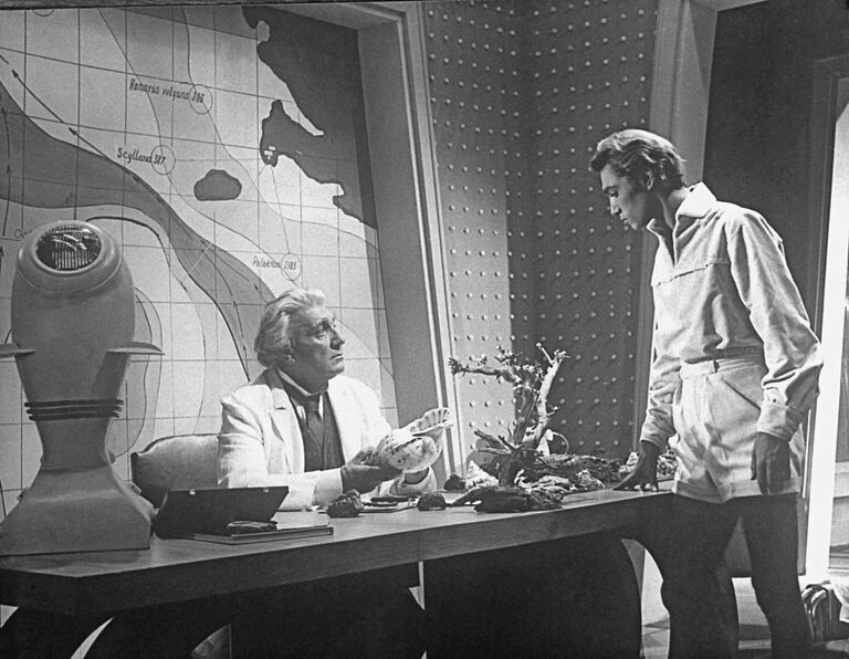 Кадр из кинофильма Человек-амфибия Кадр из кинофильма Человек-амфибия