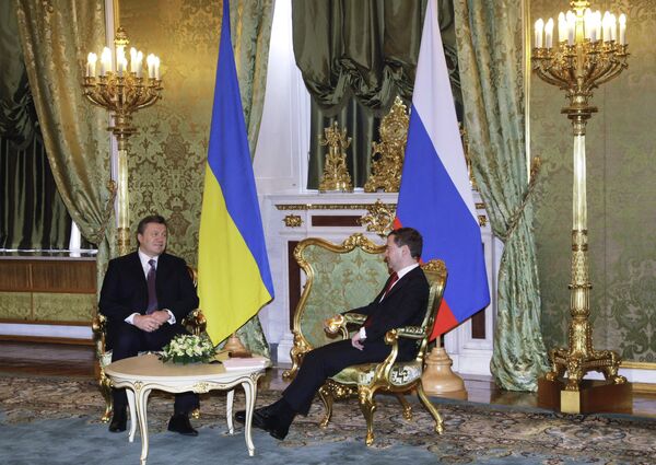 Президент России Дмитрий Медведев и президент Украины Виктор Янукович