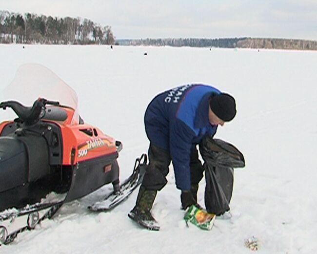 Рыбаки превращают Истринское водохранилище в свалку