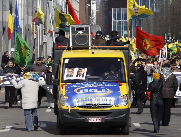 Тысячи курдов протестуют в Брюсселе против обысков и арестов