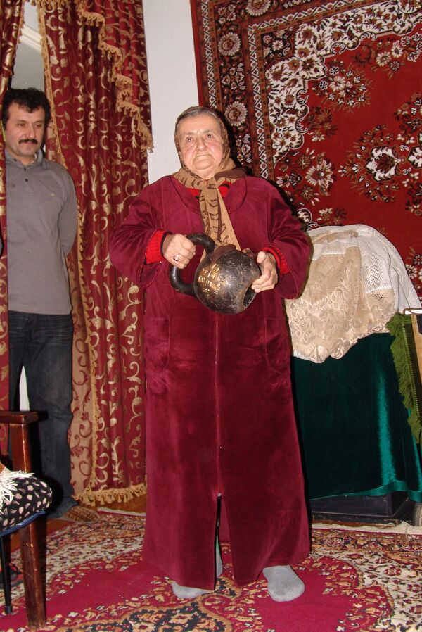 Сакинат Ханапиева - самая сильная женщина в мире