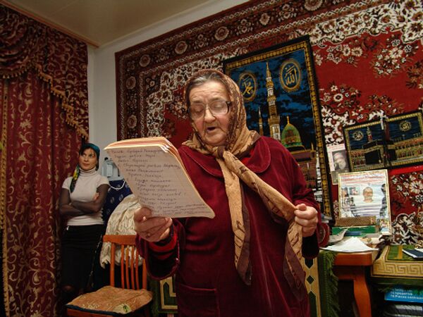 Сакинат Ханапиева - самая сильная бабушка в мире