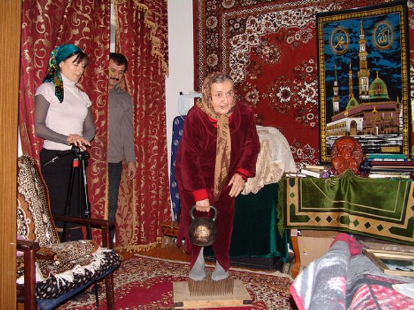 Сакинат Ханапиева - самая сильная бабушка в мире