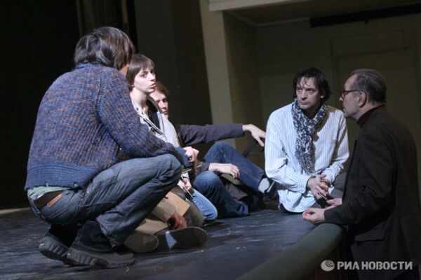 Репетиция спектакля Доказательство в постановке Кшиштофа Занусси в Российском академическом молодежном театре