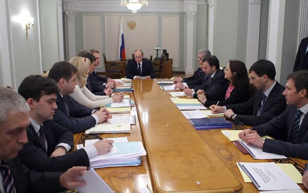 Премьер-министр РФ Владимир Путин провел совещание по вопросам налоговой политики