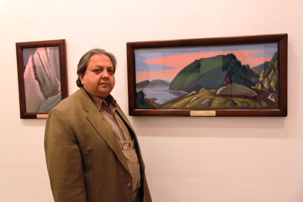 Директор индийской Национальной галереи современного искусства Раджив Лочан перед открытием выставки работ Николая Рериха в Нью-Дели