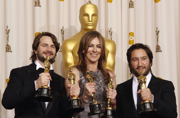 Марк Боал (слева), Кэтрин Бигелоу и Грег Шапиро (справа) на вручении премии Оскар