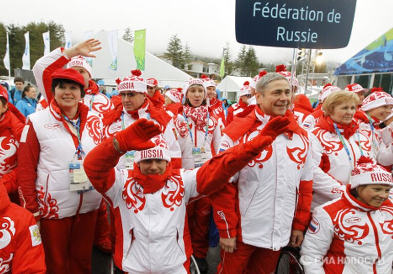 Церемония поднятия российского флага в Паралимпийской деревне