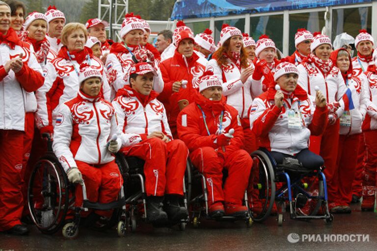 Церемония поднятия российского флага в Паралимпийской деревне