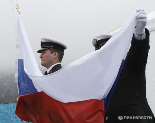 Церемония поднятия российского флага в Паралимпийской деревне