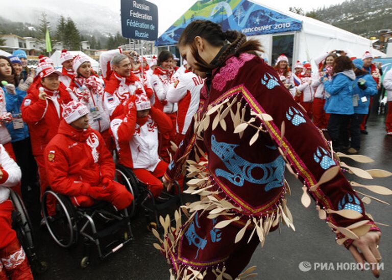 Церемония поднятия российского флага в Паралимпийской деревне