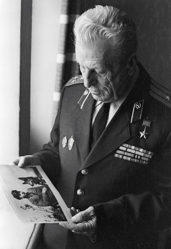 Герой Советского Союза пограничник Никита Карацупа