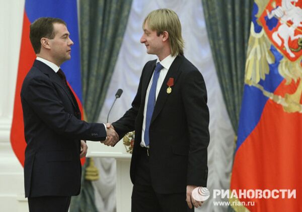 Дмитрий Медведев вручил награды российским олимпийцам