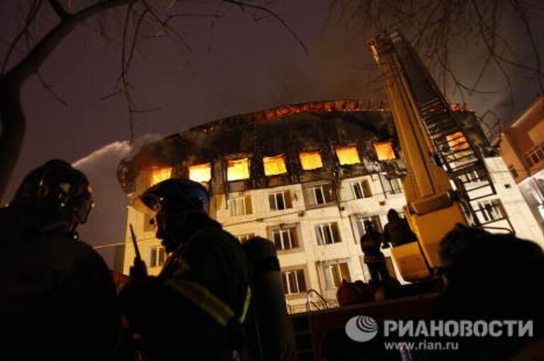 Пожар в бизнес-центре на севере Москвы