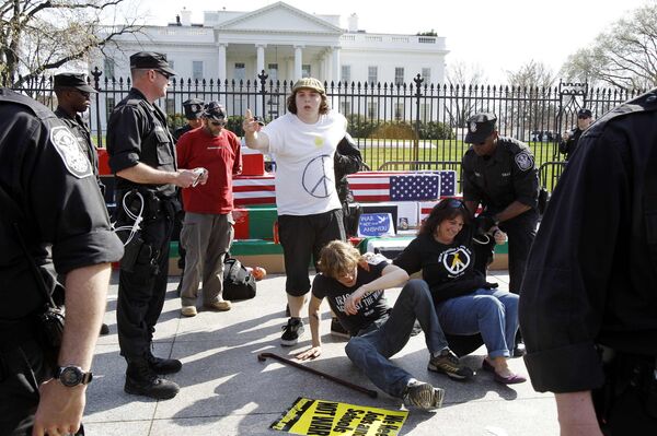 Полиция задержала несколько человек во время антивоенной демонстрации в Вашингтоне