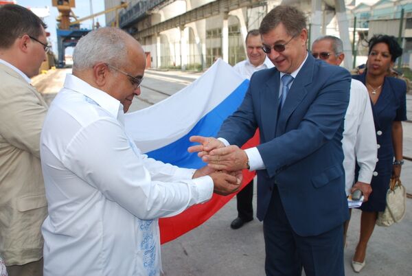 Церемония передачи российской пшеницы кубинской стороне в апреле 2009 года в гаванском порту