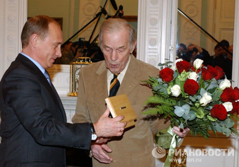 В.Путин поздравляет Г.Жженова с 90-летием