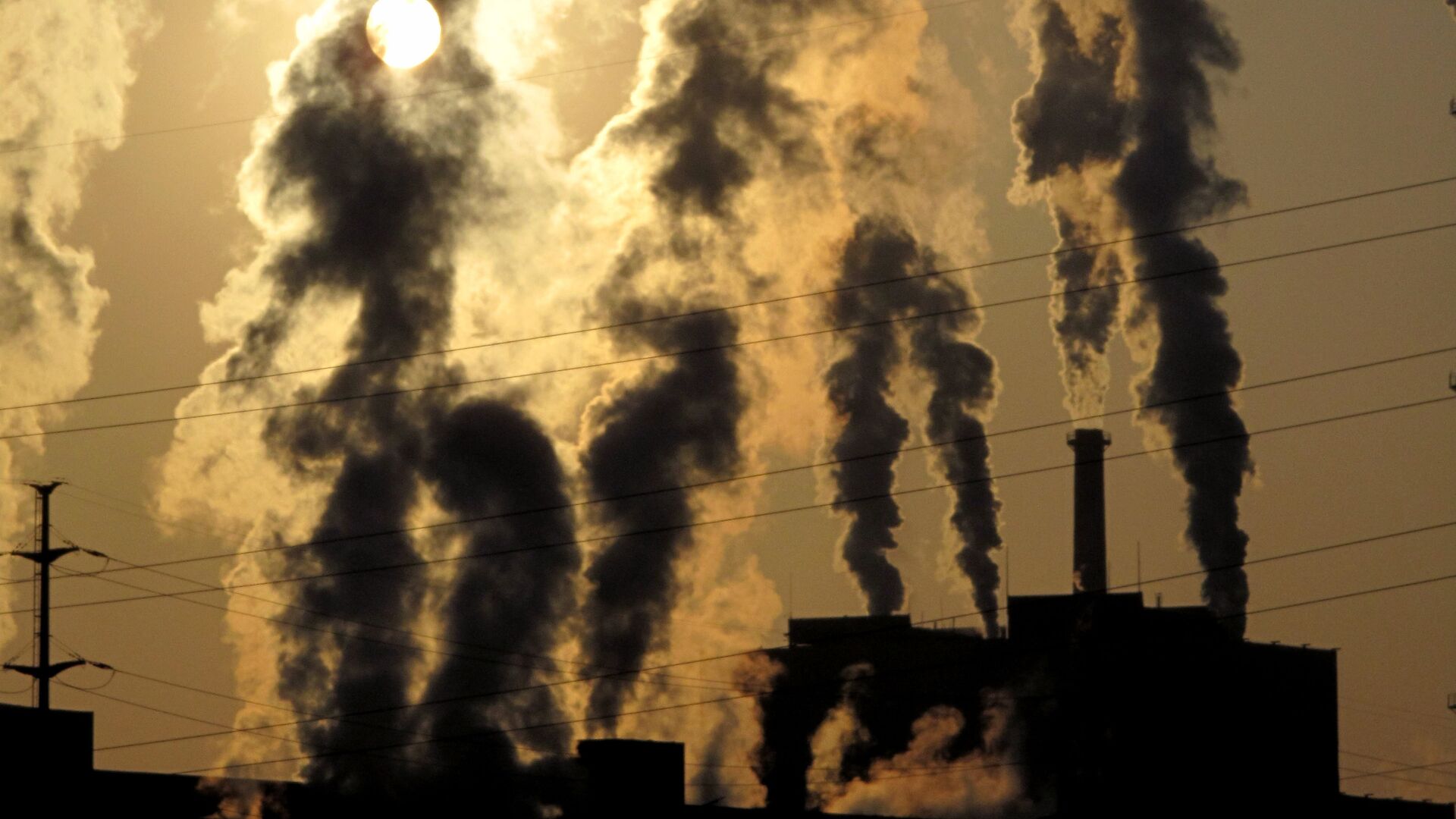 Выброс токсичных веществ. Загрязнение воздуха. Выбросы вредных веществ в атмосферу. Выбросы токсичных веществ. Выбросы в воздух загрязняющих вредных веществ.