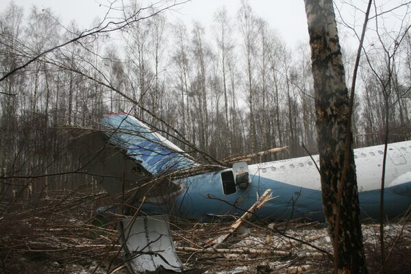 Самолет авиакомпании Авиастар-Ту совершил аварийную посадку в Подмосковье