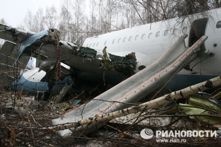 Самолет авиакомпании Авиастар-Ту совершил аварийную посадку в Подмосковье