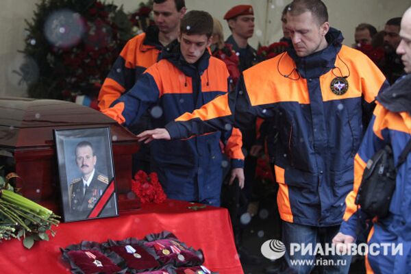 Прощание с начальником службы пожаротушения Москвы Евгением Чернышовым