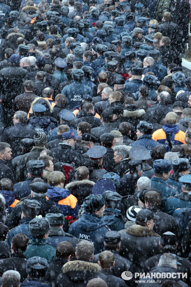 Прощание с начальником службы пожаротушения Москвы Евгением Чернышовым