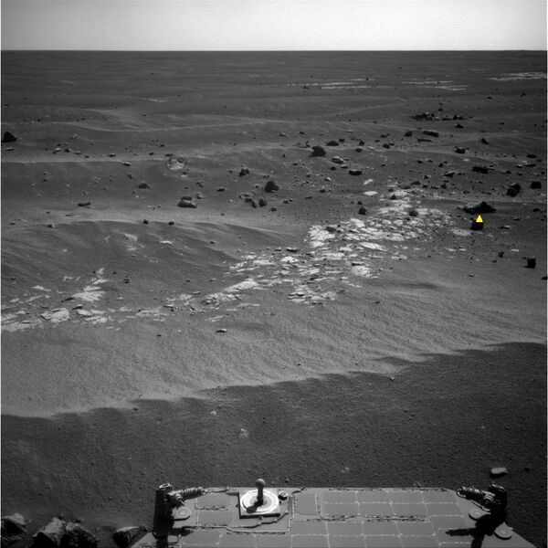 Первый снимок, сделанный марсоходом Opportunity в автоматическом режиме