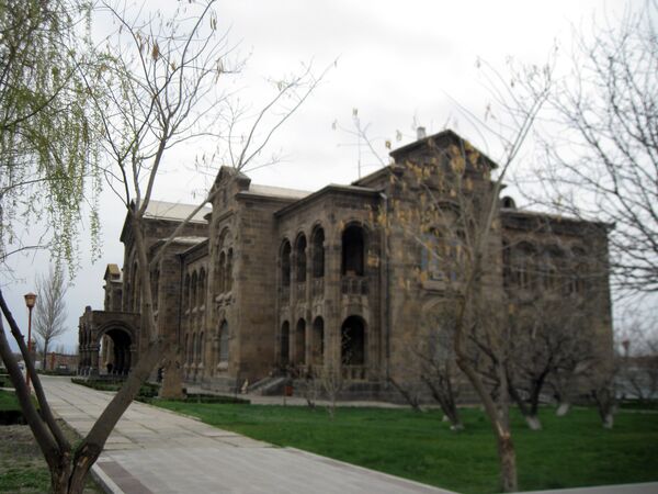Резиденция Верховного патриарха и католикоса всех армян в Эчмиадзине.