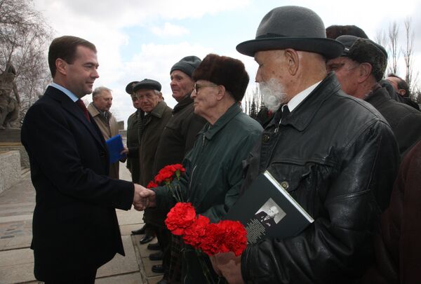 Президент РФ Д.Медведев на Мамаевом кургане