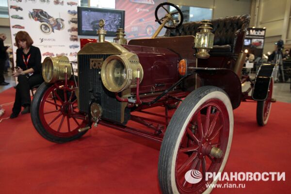 Открытие выставки старинных автомобилей и антиквариата Олдтаймер-галерея в Крокус Экспо