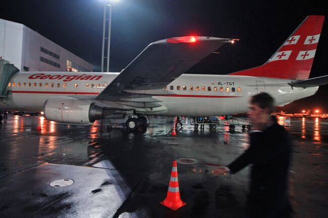 Boeing-737-500 грузинской авиакомпании Айрзена - Грузинские авиалинии. Архив