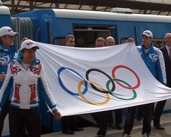 Символы Олимпиады и Паралимпиады прибыли в Сочи по железной дороге