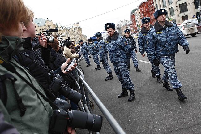 Оцепление милиции возле станции метро Лубянка, где произошел взрыв