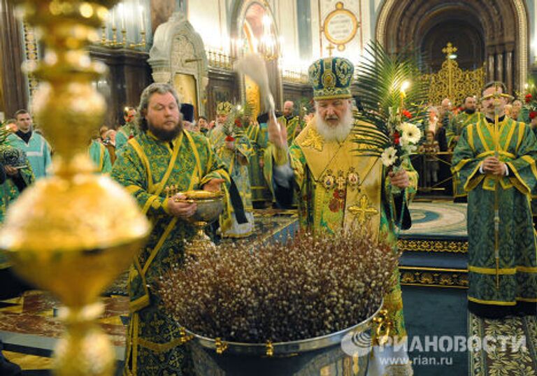 Патриарх Московский и всея Руси Кирилл совершил освящение вербы