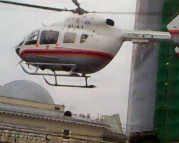 Вертолет МЧС эвакуирует раненых при взрыве на станции Парк культуры