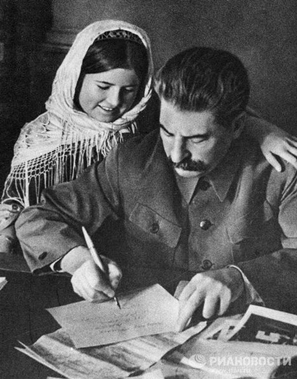 Сталин и Мамлакат Нахангова