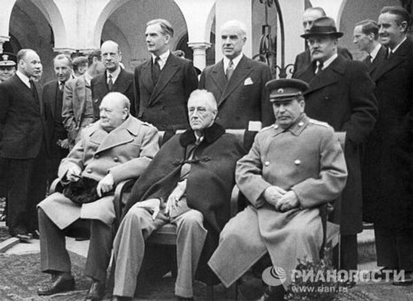 И. Сталин, Ф. Рузвельт и У. Черчилль на Крымской конференции в Ялте
