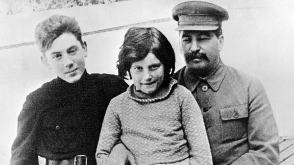 Сталин с детьми