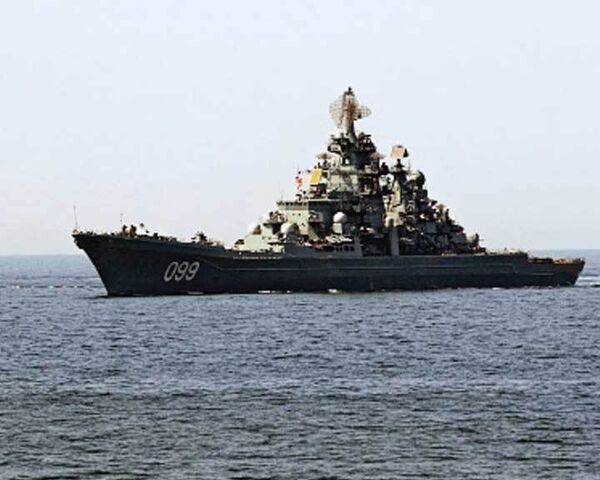 Крупные учения ВМФ России начались с парада на борту Петра Великого