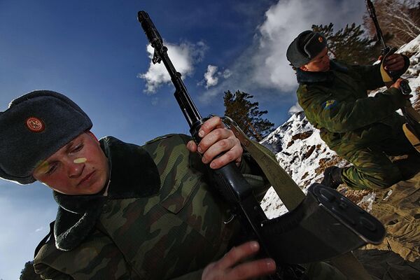 Прохождение службы солдатами-срочниками в воинской части 65 385 города Иваново в Костромской области