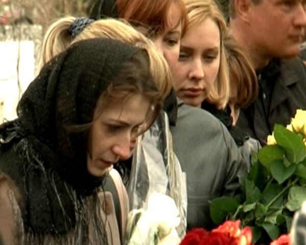 Похороны погибших в теракте в москве. Похороны жертв взрыва в метро.