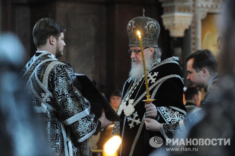 Патриарх Московский и всея Руси Кирилл совершил утреню с чином погребения Плащаницы в Храме Христа Спасителя