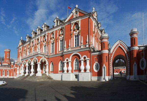 18 апреля и 18 мая в Петровской путевой дворец впервые можно будет попасть бесплатно