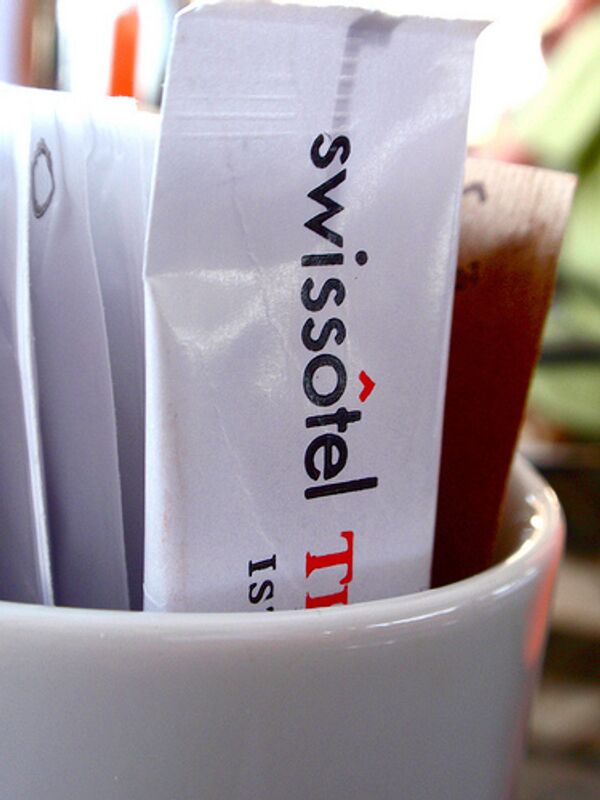 Пакетик сахара с логотипом Swissotel
