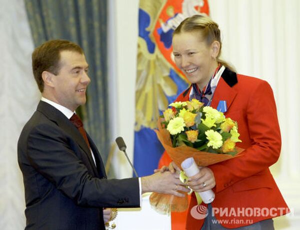 Президент РФ Д.Медведев вручил государственные награды участниками Паралимпийских игр в Ванкувере