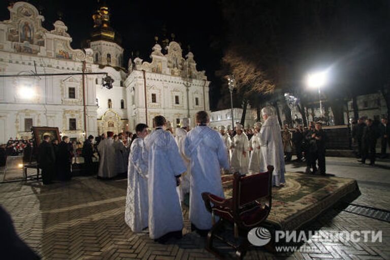 Праздничное пасхальное богослужение в Киево-Печерской Лавре