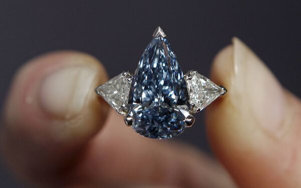 Синий алмаз из коллекции De Beers Millennium Blue Diamond