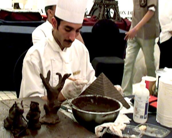 Посетители Шоколадного салона попробовали пирамиды Гизы на вкус